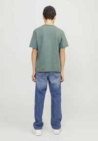 Jack & Jones Junior JORVESTERBRO SS CREW NECK NOOS - Apdrukāts T-krekls - grün
