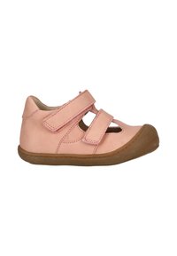 Rosa Lederschuh mit zwei Klettverschlüssen, offenen Seiten und einer Gummisohle. Abgerundete Zehenform und dezente Nähedetails entlang der Kanten.