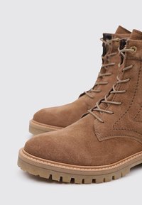 Sandra Fontán VELEZ - Botas con cordones - brown