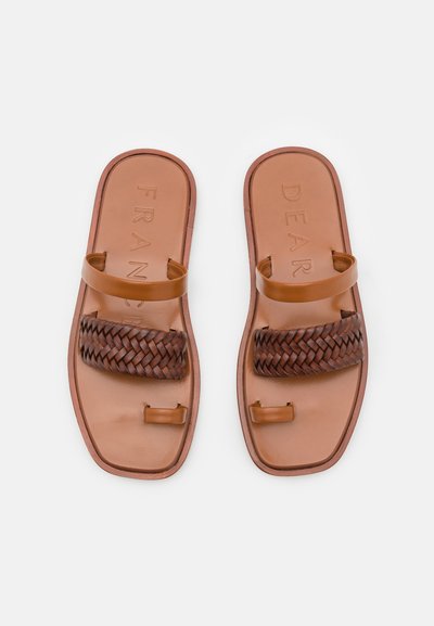 DEAR FRANCES LEE - Σανδάλια τύπου T - tan