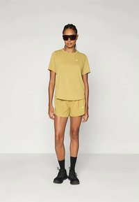 ASICS ROAD TOP - Spordi T-särk - lemongrass