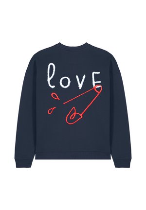 Marine sweatshirt met geborduurde tekst "love" in het wit, met een ontwerp van een rode veiligheidsspeld en decoratieve rode druppels.