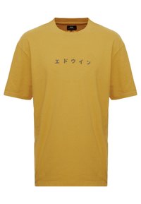 Camiseta de algodón de mangas cortas en color mostaza con cuello redondo y caracteres japoneses bordados en el centro frontal.