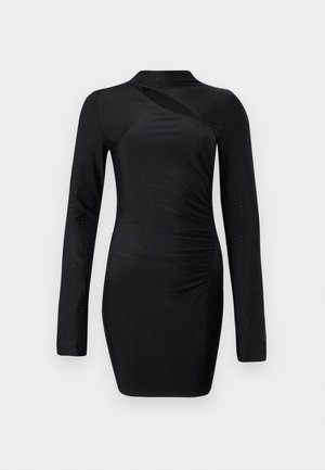Rochie neagră cu mâneci lungi, având o siluetă ajustată, cu un design înfășurat, țesătură texturată și detalii discrete sub formă de puncte pe întreaga suprafață.