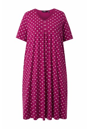 Magenta Kurzarmkleid mit weißem sternähnlichem Muster, V-Ausschnitt und lockerem, plissiertem Schnitt.