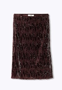 Jupe en sequins bordeaux avec une surface texturée présentant des motifs variés de sequins sombres et réfléchissants, coupe droite et taille élastique.