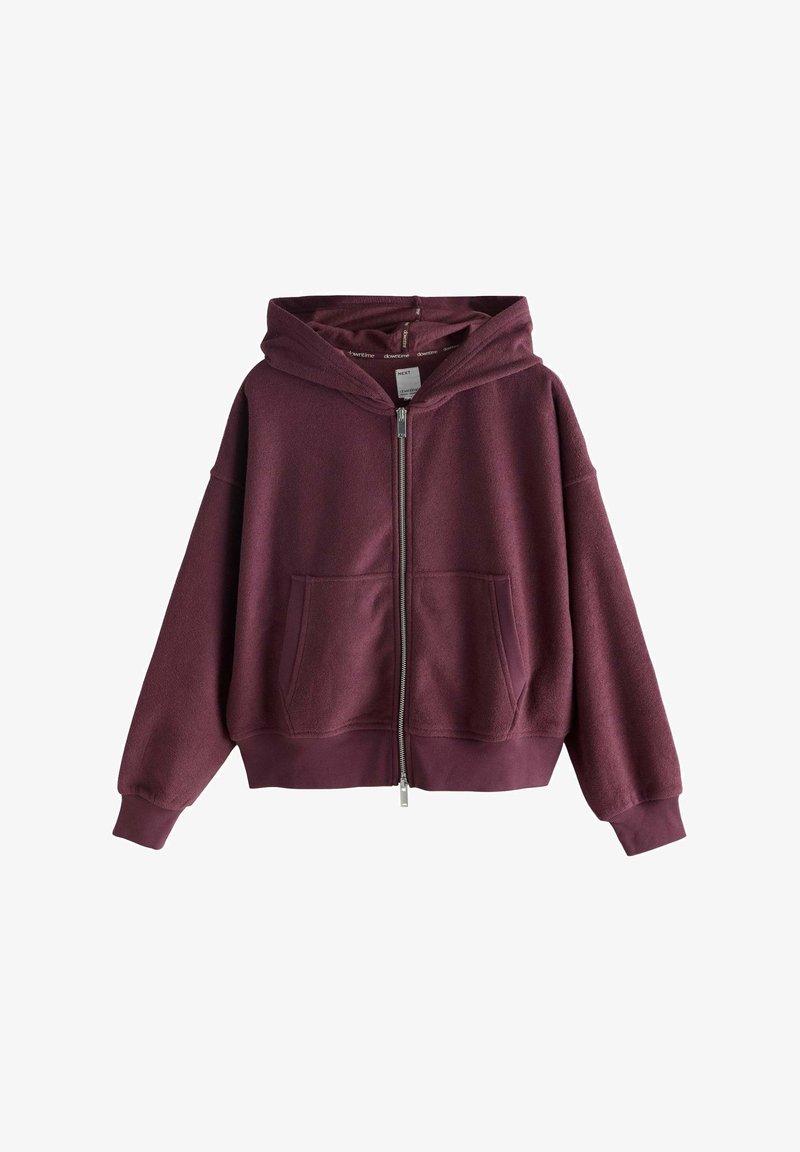 Bordeaux fleece hættejakke med lynlås foran, store forlommer og hætte med snoretræk. Har ribbede manchetter og kant. Blød tekstur.