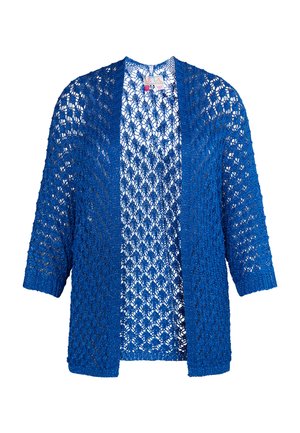 Blaue, offen gestrickte Strickjacke mit ¾-Ärmeln, die ein Rautenmuster aus Spitze zeigt und ein unstrukturiertes Design aufweist. Hergestellt aus leichtem, atmungsaktivem Material.