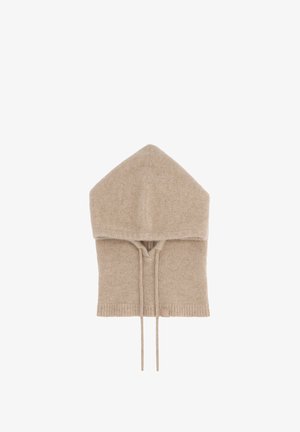 Béžová pletená kapucňa s predĺženým ochranným golierom a sťahovacími šnúrkami, navrhnutá na teplo a pohodlie.