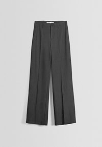 Široké kalhoty v tmavě šedé barvě, vyrobené z hladké látky. Mají přední kapsy, střední sklady a jediné knoflíkové zapínání v pase.