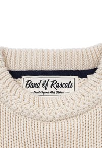 Cremefarbener Strickpullover mit einem strukturierten Muster. Verfügt über einen gerippten Rundhalsausschnitt und einen marineblauen Innenbesatz. Etikett: Band of Rascals.