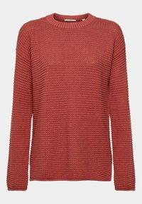 Pull tricoté à manches longues couleur rose poudré avec un motif gaufré texturé et un col rond côtelé.
