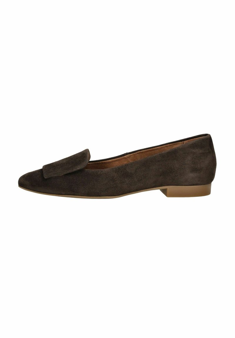 Dunkelbraune Wildleder-Balletschuhe mit einem spitzen Zehen-Design, das eine dekorative Schleife auf dem Obermaterial und einen niedrigen, quadratischen Absatz aufweist.