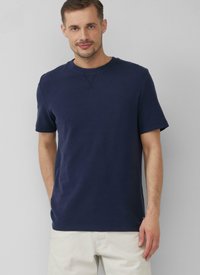 Marineblauwe T-shirt met korte mouwen, ronde hals, van katoen, met een subtiele textuurpatroon en een relaxte pasvorm. Geen zichtbare logo's.