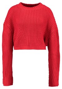 Pullover rosso tagliato in maglia con un motivo testurizzato, maniche larghe e scollatura rotonda. Il tessuto appare morbido e spesso.