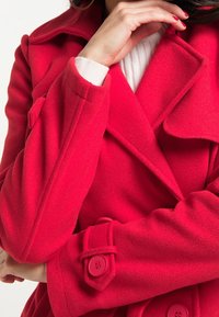 faina Trenssi - red