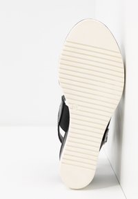 Tamaris Plateausandalette - black