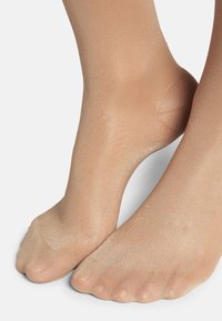 Naket strumpbyxor, genomskinlig textur, kroppsnära design, förstärkning vid tårna, sömlös vid tårna, mjuk glansig finish, lätt och ventilerande material.