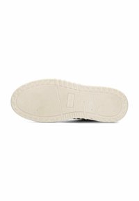 Suola di scarpa in gomma bianca con un motivo testurizzato, dotata di un'etichetta con logo rettangolare e scanalature per la trazione. Design piatto con bordi arrotondati.