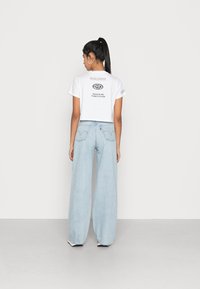 Levi's® HIGH LOOSE - Calças de ganga à boca de sino - destroyed denim