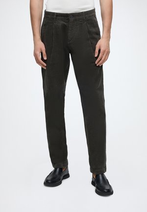 Marc O'Polo, PANTS MODEL OSBY PLEATS - Панталони - wooden earth