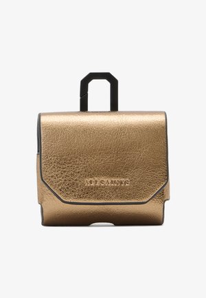 Kleine metallische bronzefarbene Ledertasche mit einer strukturierten schwarzen geometrischen Griff und geprägt Markennamen auf der Vorderklappe.