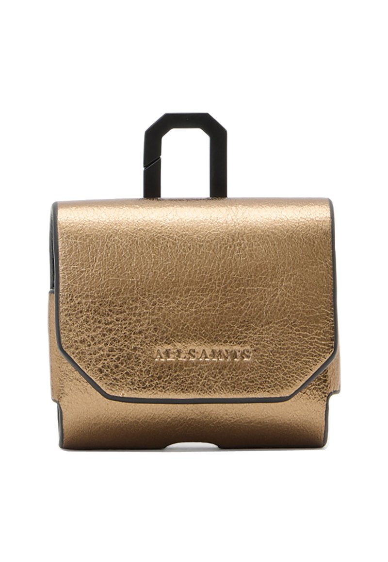 Mała metaliczna, brązowa skórzana torba o fakturze z strukturalnym, czarnym, geometrycznym uchwytem i wytłoczonym logo marki na przedniej klapie.