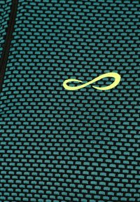 Tessuto nero testurizzato con un motivo geometrico teal e un prominente logo infinito giallo. Texture liscia, design sportivo.