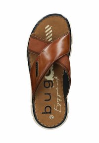 Brune lærskklipp sandal med kryssbånddesign, polstret såle og hvit gummisåle. Har merket innersåle med en teksturert overflate.