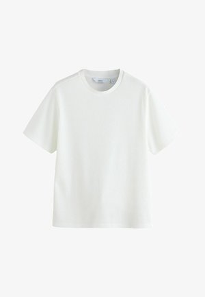 Valge soonikkoes lühikeste varrukatega ümara kaelusega t-särk, keskmine suurus, sirge äärega ja nähtava brändisildiga krae sees.