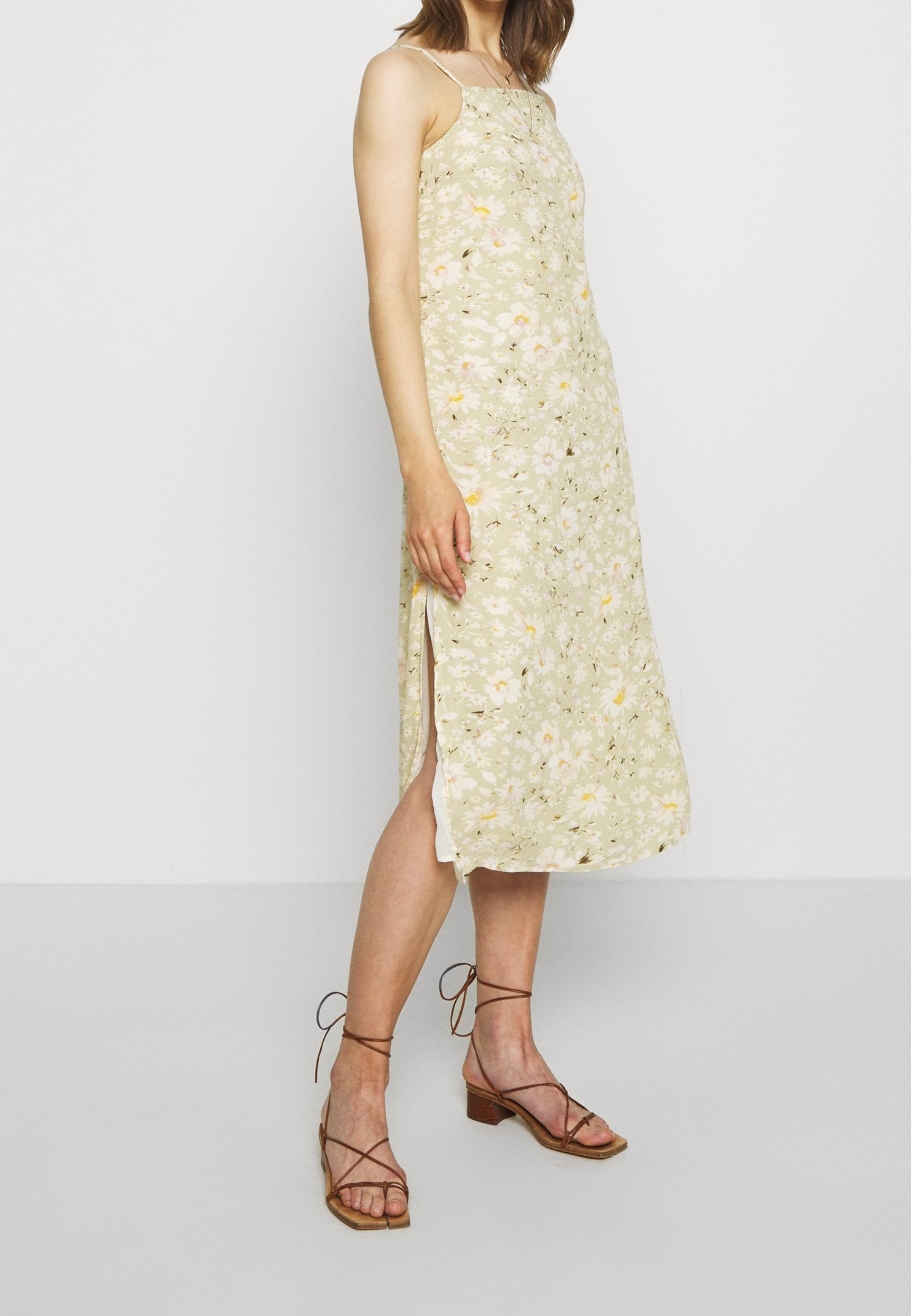 American Eagle Day dress - green - (Pre-owned) - Zalando American Eagle Day dress - green - (Pre-owned) - Zalando