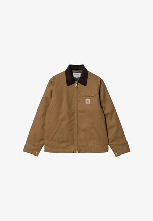 Chaqueta de trabajo marrón con cuello negro, cremallera frontal, dos bolsillos laterales inclinados y un bolsillo en el pecho con cremallera y parche con logo.