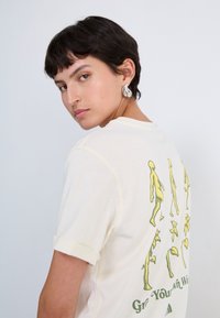 The North Face CONNECT RELAXED TEE GRAPHIC - Print T-shirt - white dune