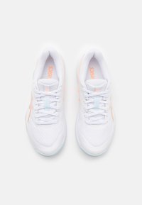 ASICS GEL-TACTIC 12 - Röplabdacipők - white/bright sunstone