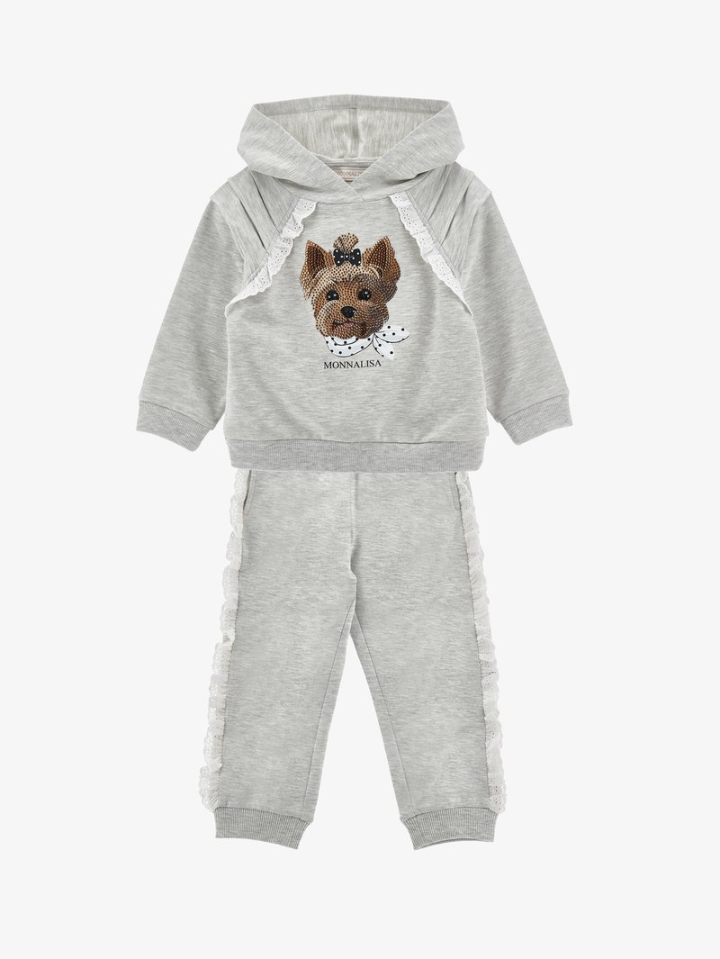 Σετ παιδικής φούτερ μπλούζας με κουκούλα και παντελονιού σε γκρι χρώμα με άσπρο δαντελένιο τελείωμα και παγιέτα με πρόσωπο σκύλου που φοράει φιόγκο και κασκόλ στην μπροστινή πλευρά της μπλούζας.