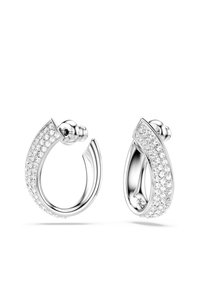 Silverhänge med en böjd design, som har en skimrande rad med kristaller längs ena kanten och en polerad slät yta.