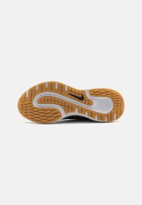 Nike Performance Scarpe da corsa su strada - black