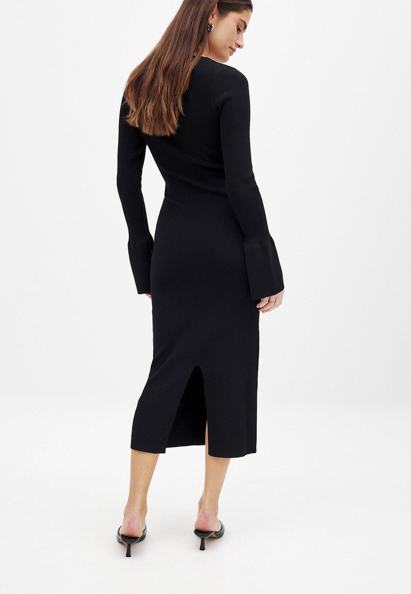 fine knitted trumpet sleeve midi dress Fine Knitted Trumpet Sleeve Midi Dress Blue