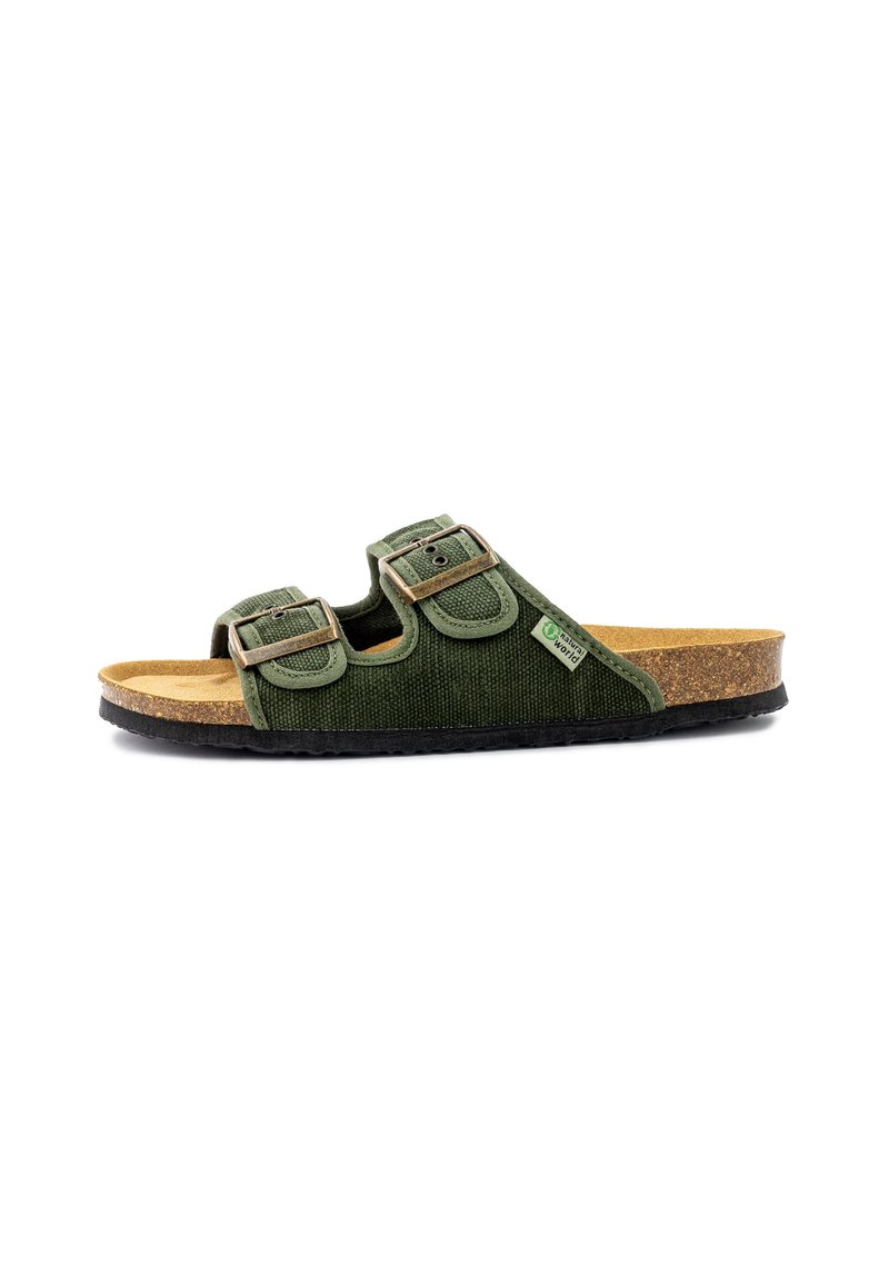 Zeleni tekstilni sandal z dvema nastavljivima trakama, korkovo zaobljenim podplatom in strukturiranim črnim gumijastim podplatom. Vsebuje kovinske sponke in logotip.