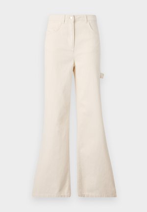 Beige flared jeans made of cotton with a high waist, featuring a button closure, five pockets, and a side loop detail.