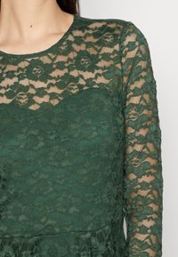 VILA VIKALILA DRESS - Kokteiļkleita/ballīšu kleita - pineneedle