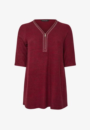 Burgunderfarbener Langarm-Top mit V-Ausschnitt und Reißverschluss, verziert mit silbernen Nieten entlang des Ausschnitts. Weicher, strukturierten Stoff.