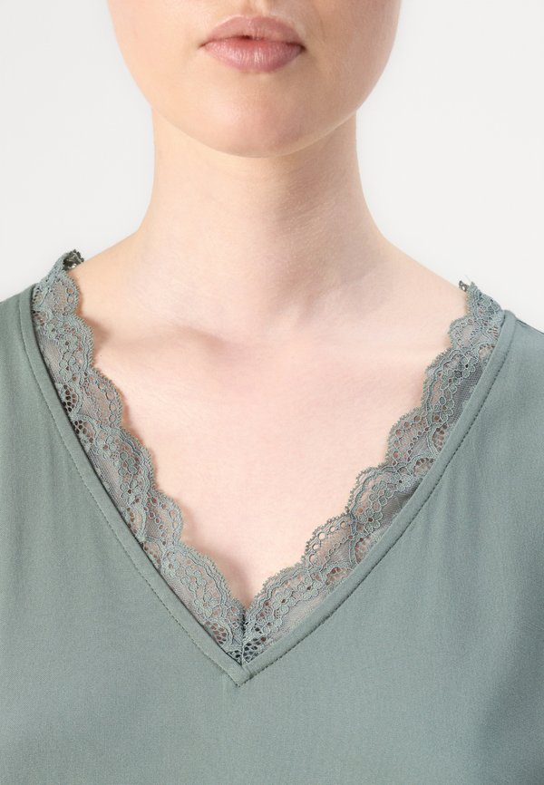 VMBELLA - Top - laurel wreath4