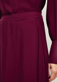 adL FLARED MIDI - A-linjainen hame - damson