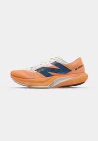 FUELCELL REBEL V4 - Scarpe da corsa su strada - orange/beige