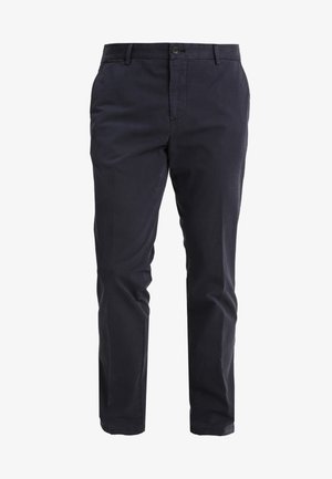 Pantaloni da uomo blu navy slim fit con chiusura con bottone e zip, passanti per cintura e tasche laterali anteriori.