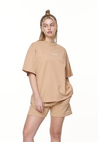 Pegador BRACY - Tricou basic - washed safari sand/white