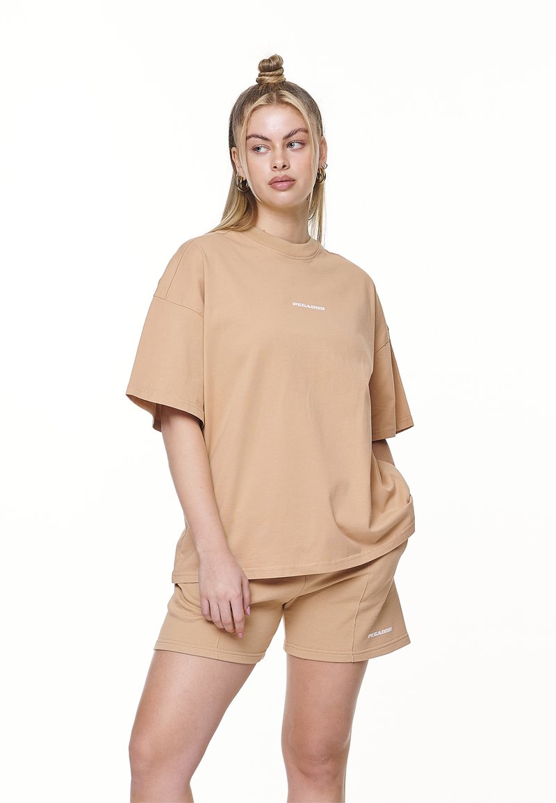 Pegador - BRACY HEAVY OVERSIZED TEE - Navadna majica - washed safari sand/white, Povečajte