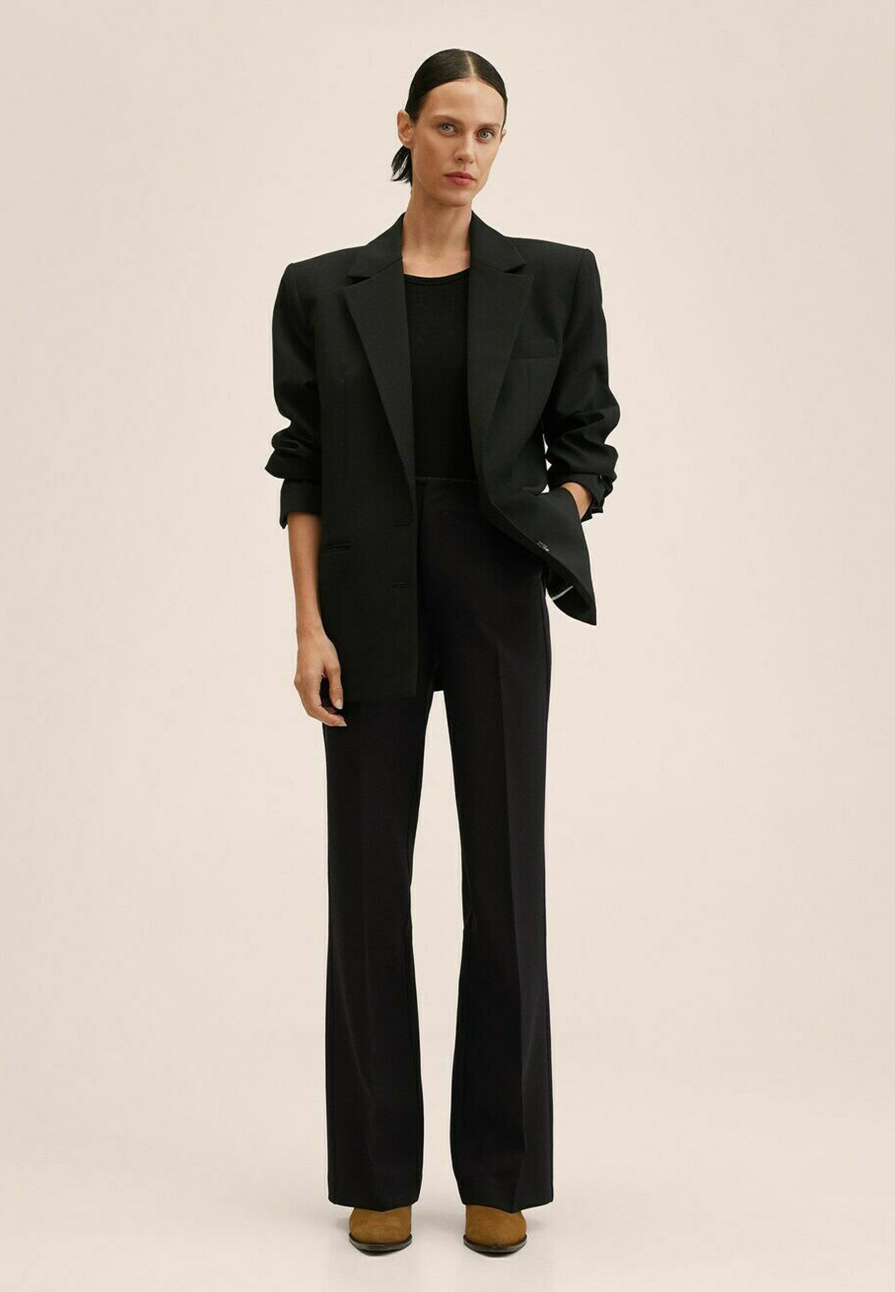 MANGO Pantalón Terciopelo Acampanado Negro - GLAMI.es