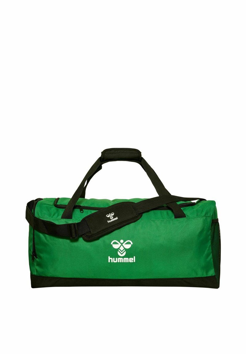 Bolso de lona verde con acentos negros, que presenta un logo, doble asa y correa de hombro ajustable. Fabricado con material duradero.